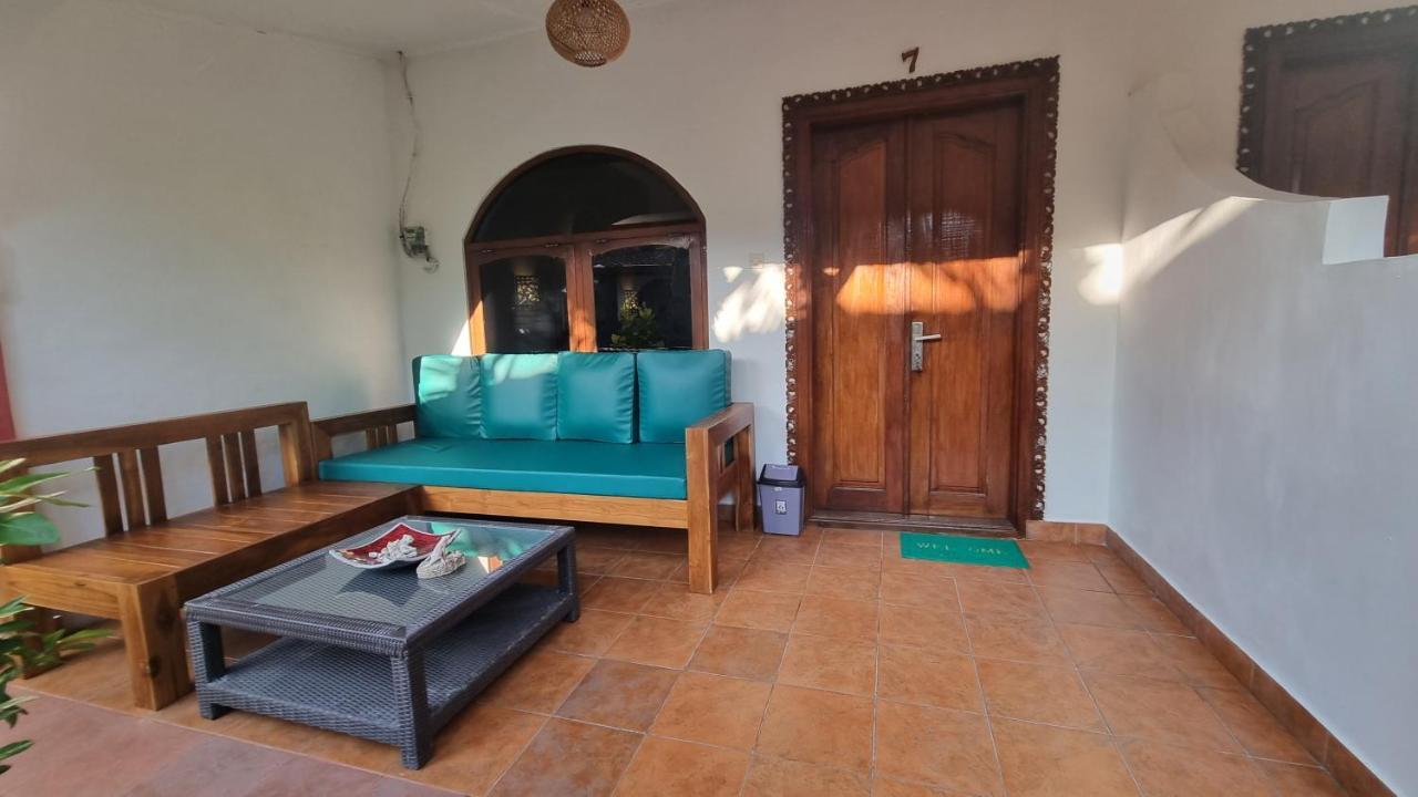 Catra Homestay Beach Apartments Candi Dasa  Bagian luar foto